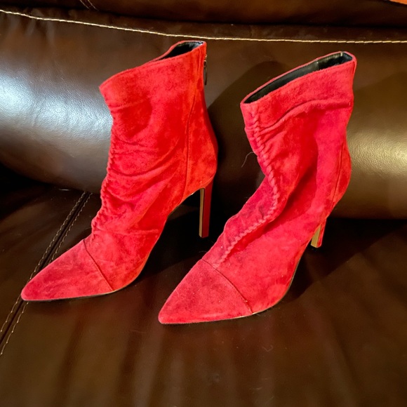 Nine West: Women’s Red Pumps (Size 8.5) - Picture 1 of 3